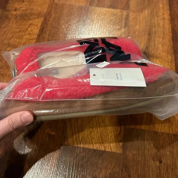 NWT Lands End Faux Fur red slippers size 7 - Picture 4 of 5